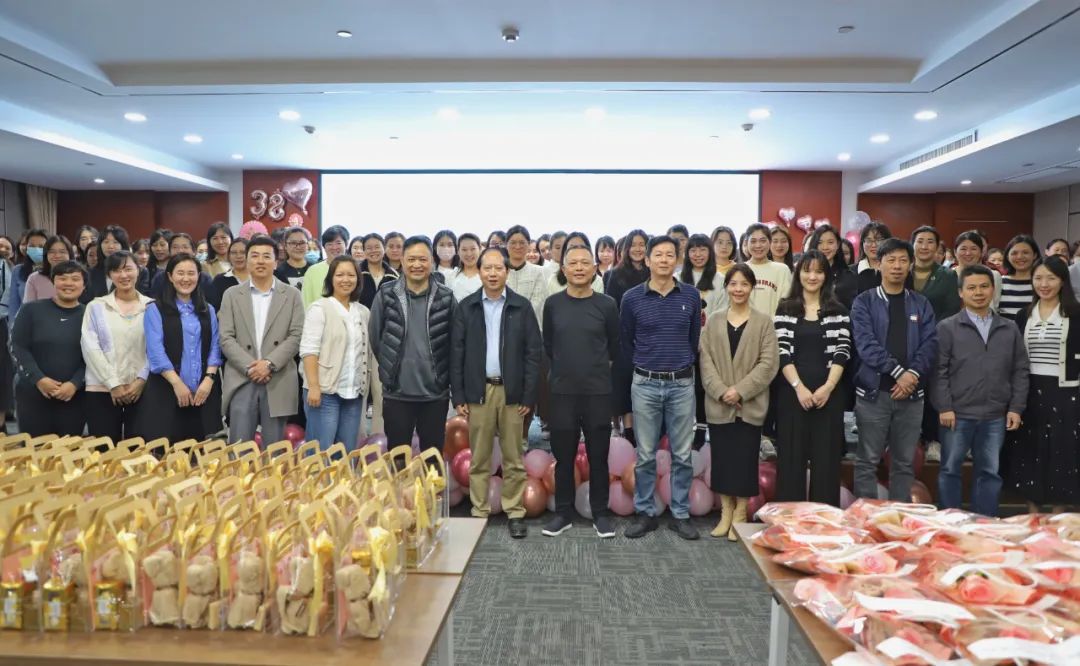 中信恒泰集團開展“品味生活 感受幸?！比藡D女節主題活動